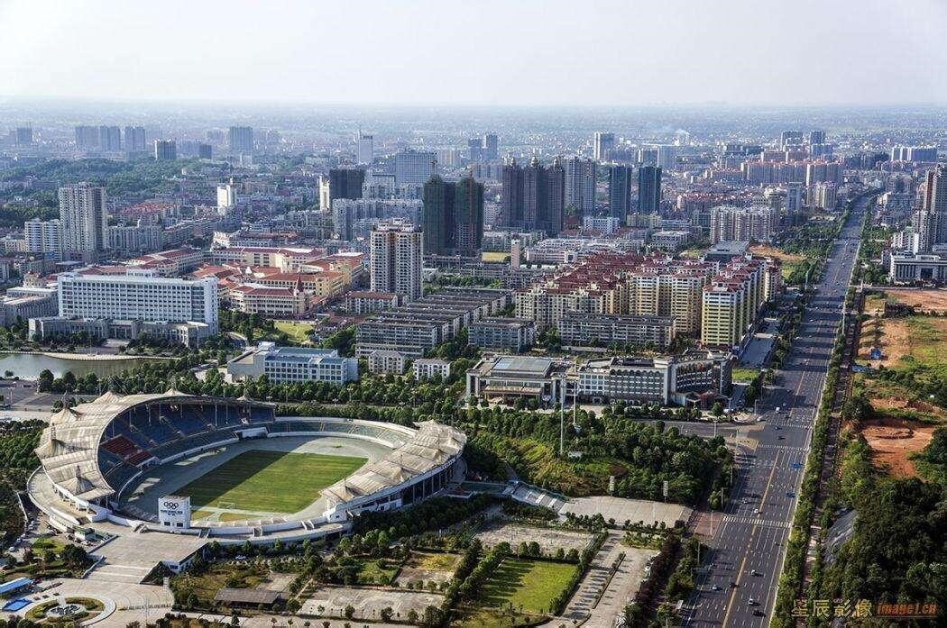 落實(shí)科學(xué)發(fā)展觀(guān) ，實(shí)現(xiàn)更快更好發(fā)展 —— 益陽(yáng)市國(guó)民經(jīng)濟(jì)和社會(huì)發(fā)展第十三個(gè)五年規(guī)劃