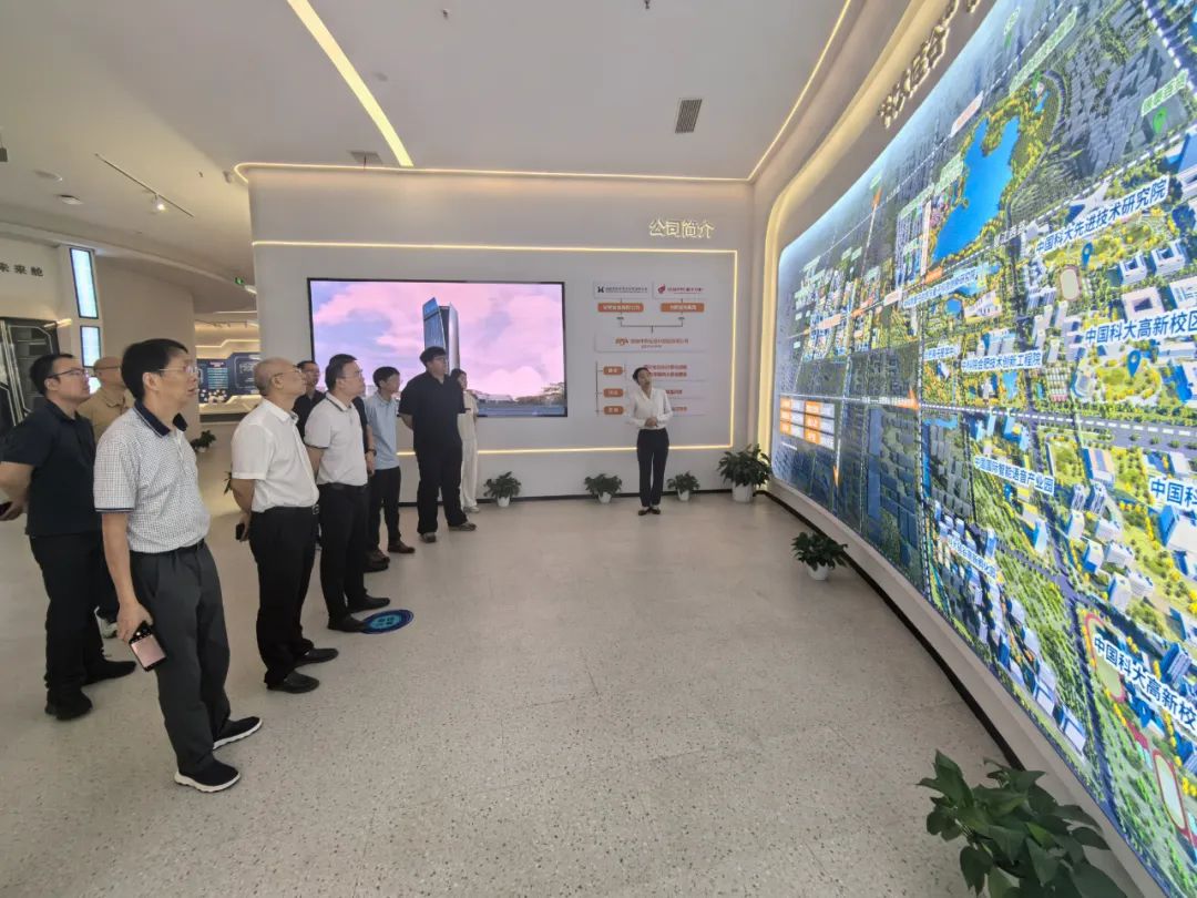 調(diào)研組在中安創(chuàng)谷考察.jpg 調(diào)研組在中安創(chuàng)谷考察.jpg